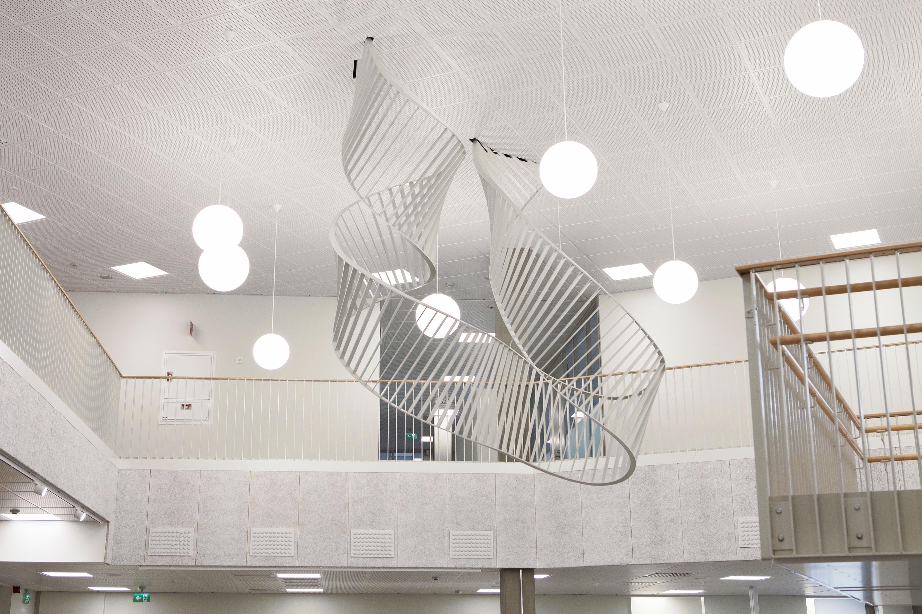 The artwork utilizes handrails of its surrounding space, playing with the different notions of limits, borders and regulations of its environment. The rails are wisted playfully and suspended from the ceiling like serpentine, bringing also resemblance with the structure of DNA. Permanently installed in Metsäkaltevatalo primary school at Hyvinkää.