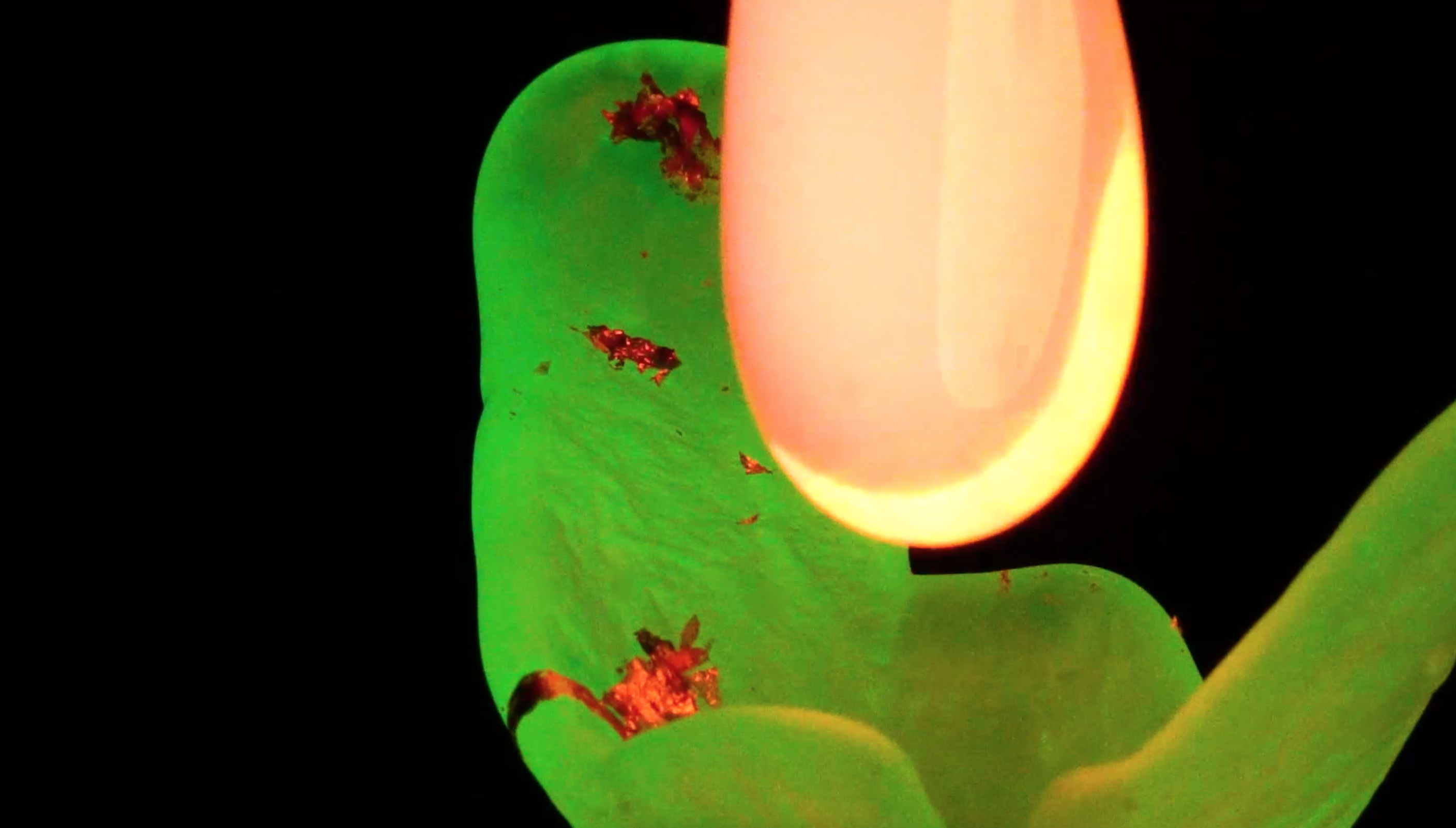 This piece of work portrays my experience of living through the pandemic as a foreigner in the US. The video consists of two scenes; The first scene is a view through the bottom of the glass tank. Catching the moment of molten glass dropped into the water and broke within several macro-explosions. The second part of the scene is an uranium glass object with gold leaf scattered on the top. Then two amorphous blobs of hot glass come into the frame. They dance around the object seductively. The audio is composed of a mixture of electronic sounds, news broadcasts regarding Covid, and cicada sounds from rural Taiwan.