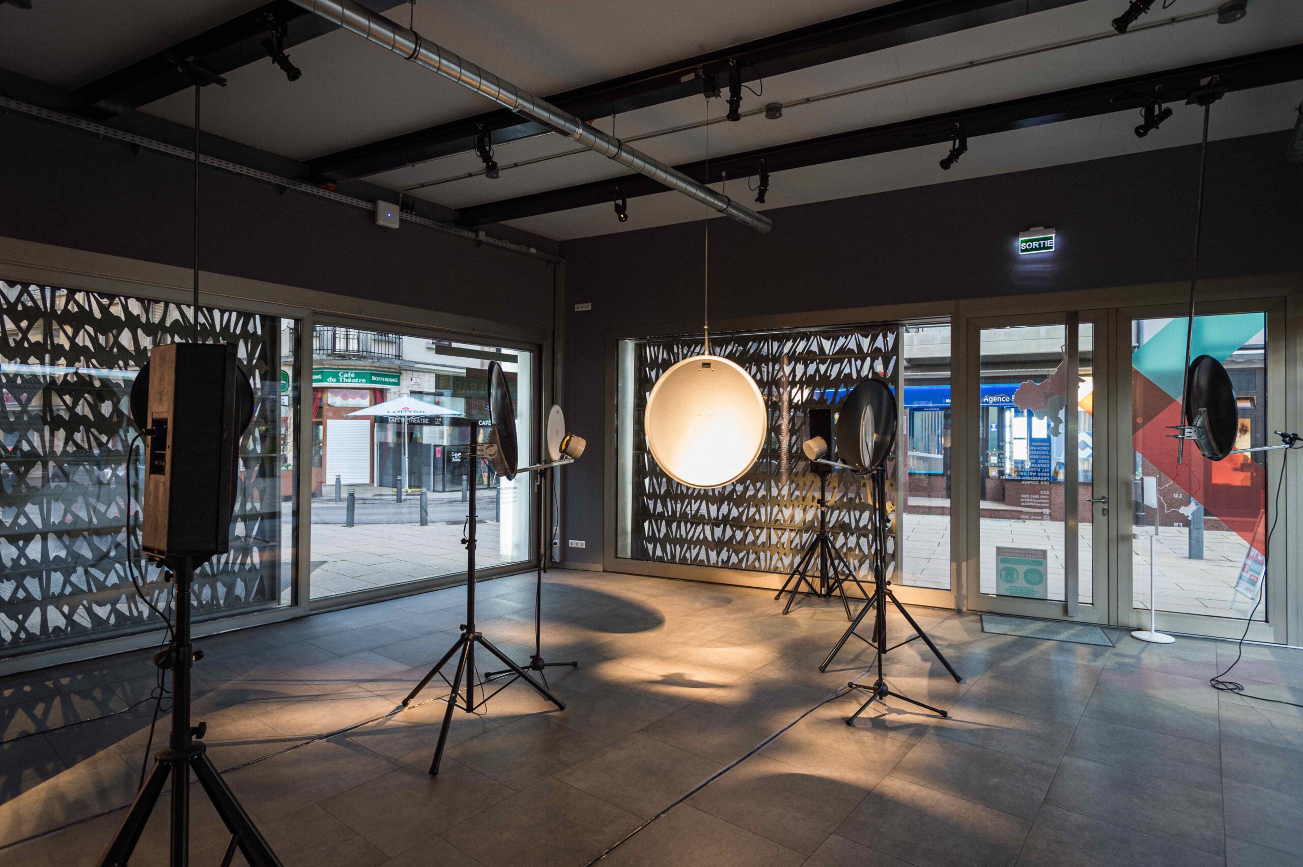 rotating satelite dishes changing the self-generated feedback frequencies within the interior space. Four speakers and four different microphones picking up and playing live the changing sounds from different angles of the space.