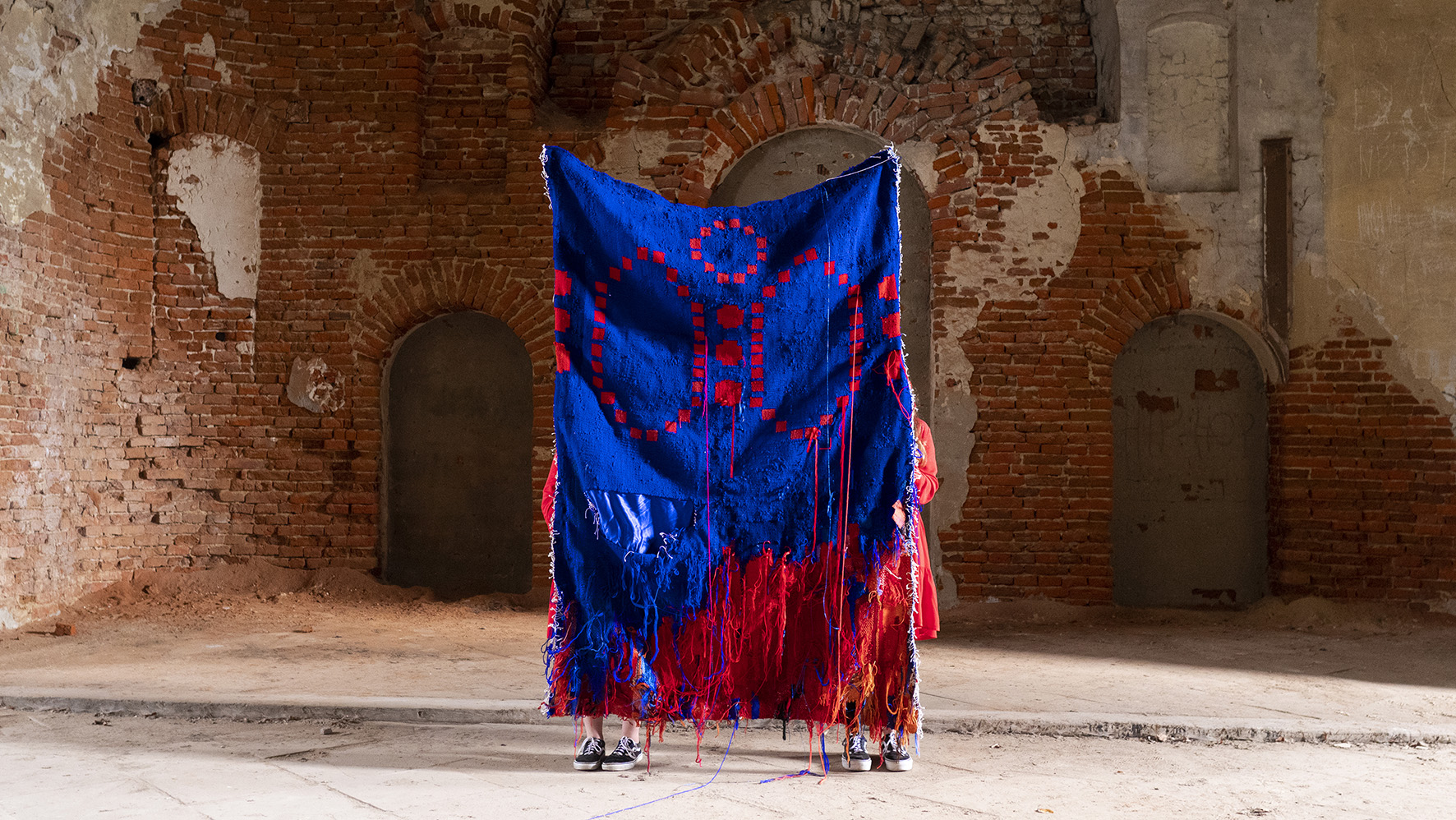 Magdalena Ciemierkiewicz, Flag of the Borderlands (Stare Oleszyce), 2023, textile, and video