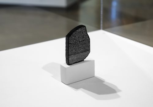 Photo of a USB key in the shape of the Rosetta Stone, on a miniature plinth