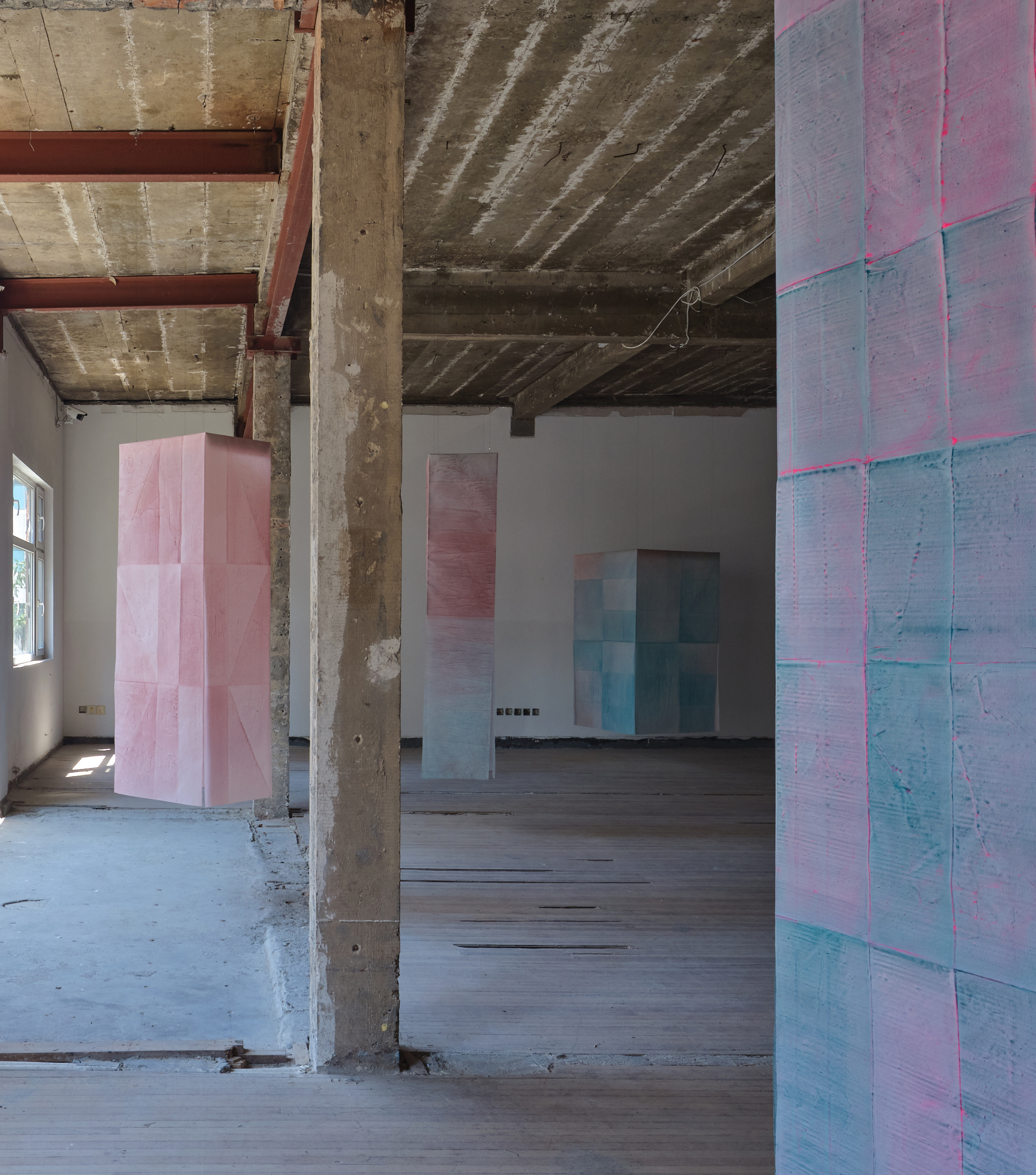 Guo-Liang Tan, Another Folding Scene, 2024, installation with painted fabric and sound.