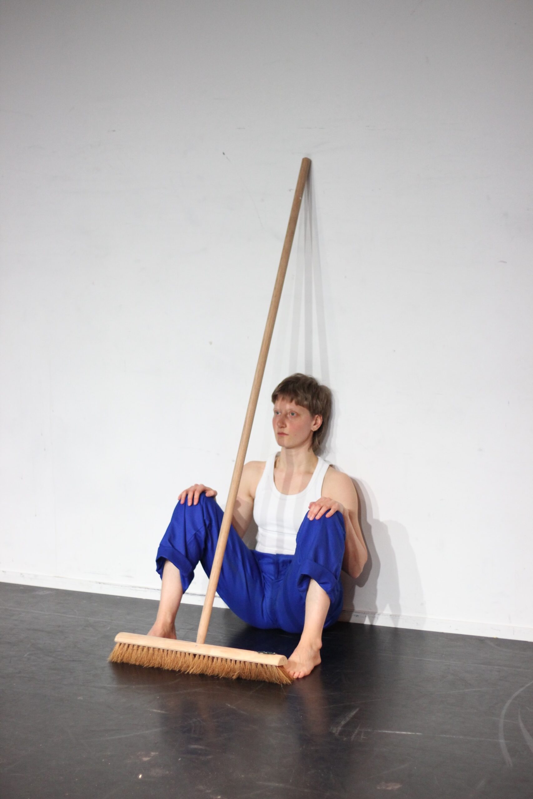 Clio Van Aerde, "Work It" – Poetics of Bodies at Work, 2024, performance. Photo by Karolina Rupp